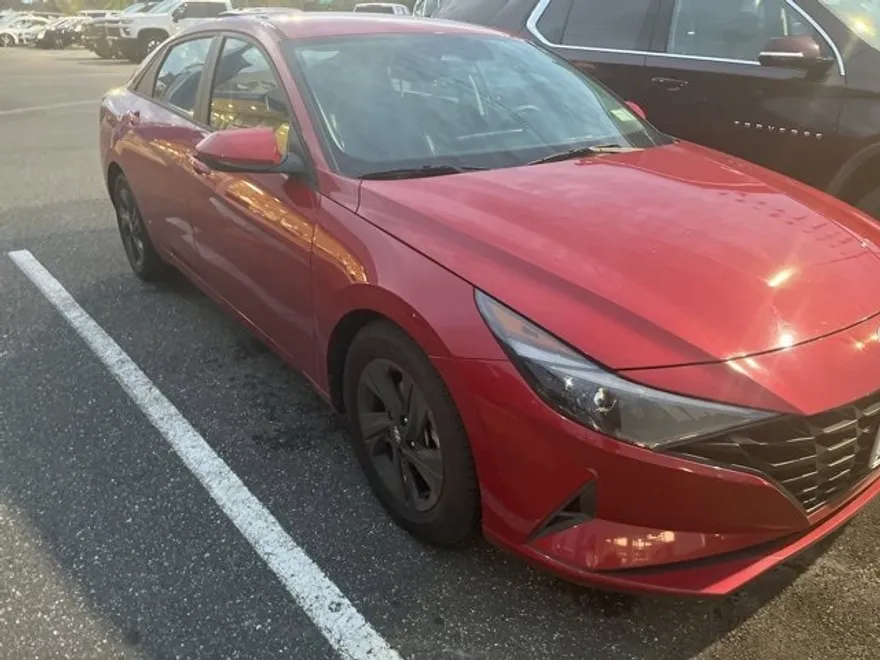 2023 Hyundai Elantra SEL photo 1