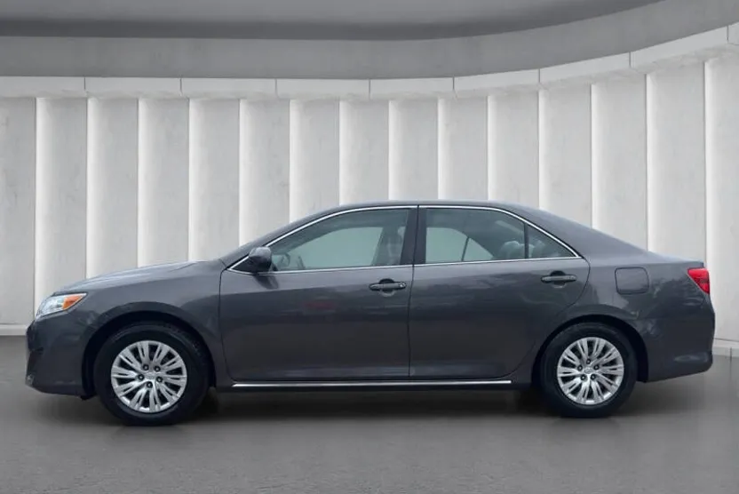 2012 Toyota Camry LE photo 1