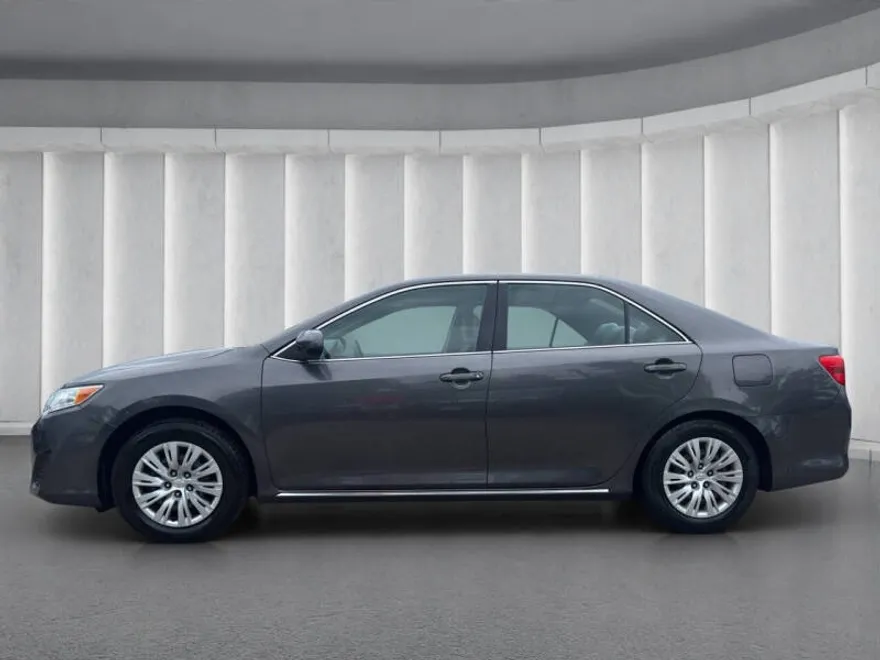 2012 Toyota Camry LE photo 1