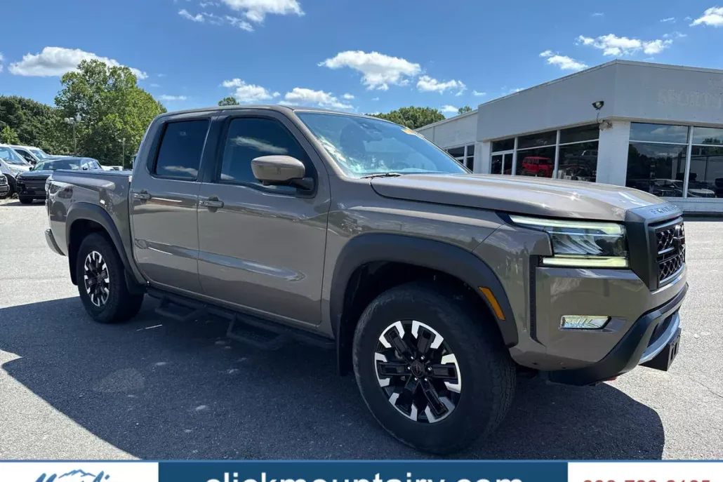 2022 Nissan Frontier Crew Cab PRO-4X photo 1