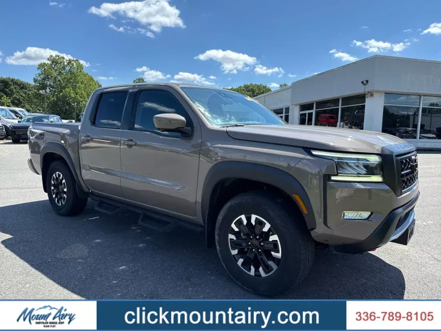 2022 Nissan Frontier Crew Cab PRO-4X photo 1