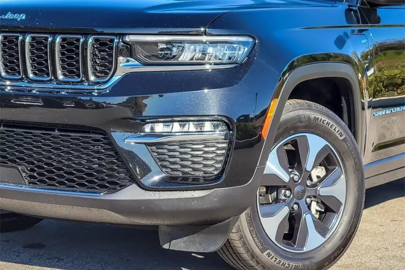 2024 Jeep Cherokee Limited 4xe photo 1