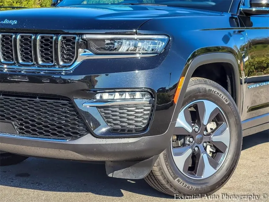 2024 Jeep Cherokee Limited 4xe photo 1