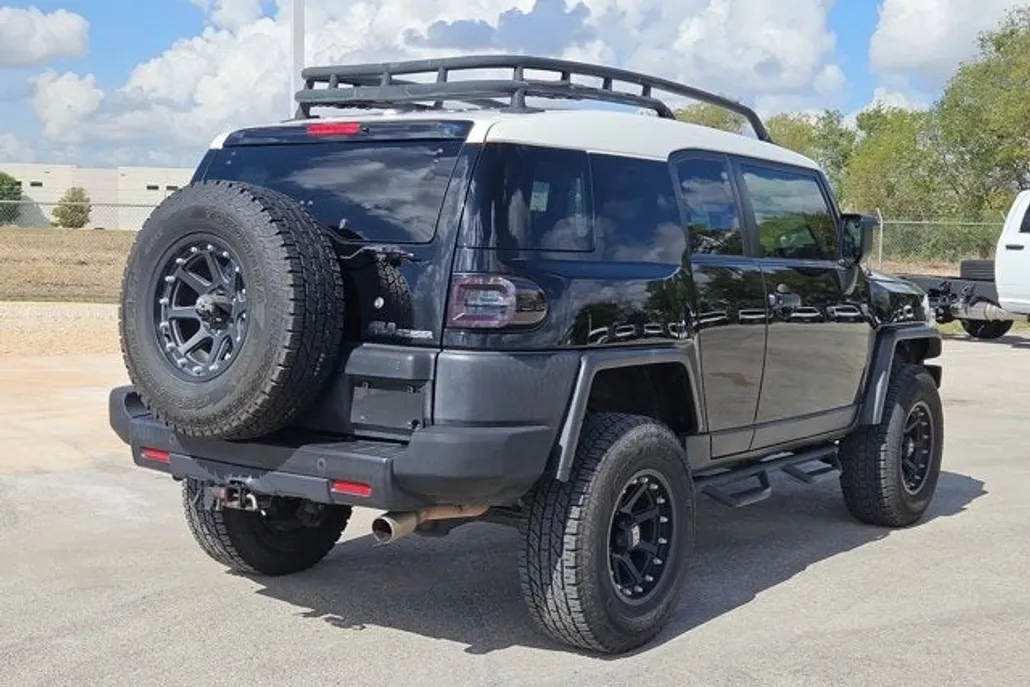2014 Toyota FJ Cruiser Base photo 1