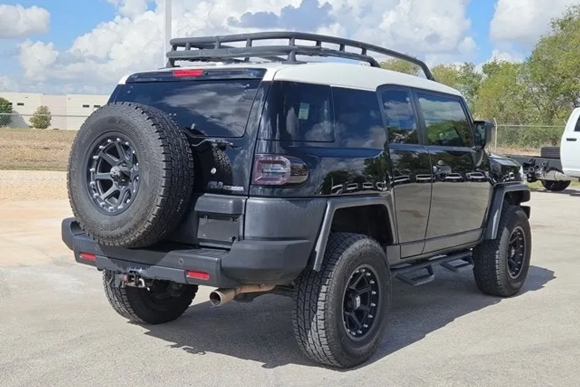 2014 Toyota FJ Cruiser Base photo 1