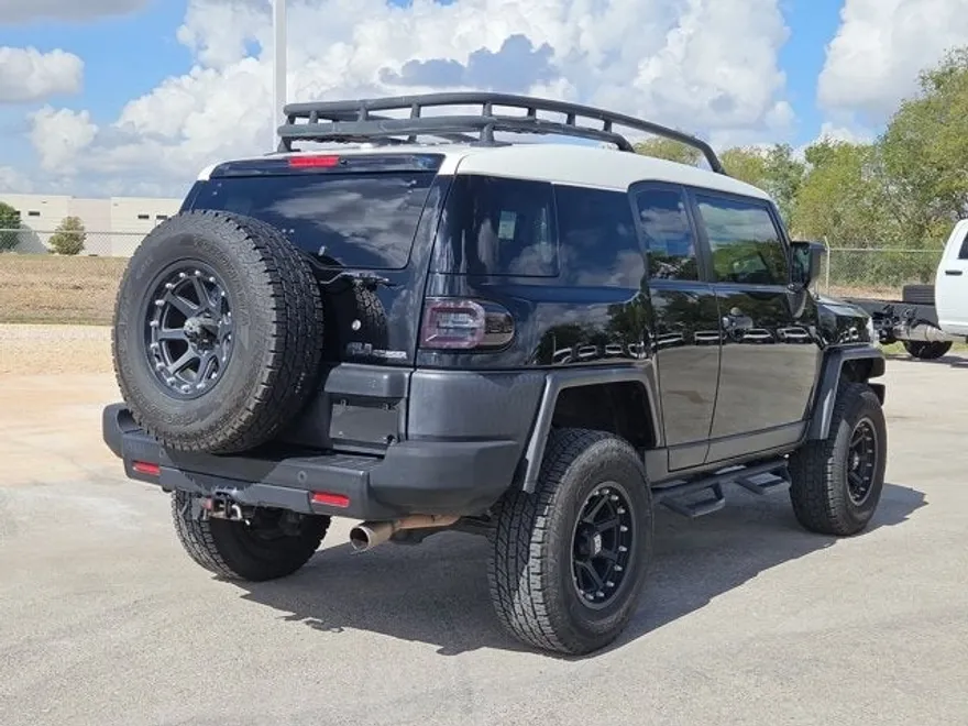 2014 Toyota FJ Cruiser Base photo 1