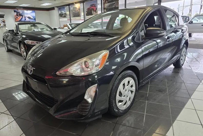 2016 Toyota Prius C Two photo 1