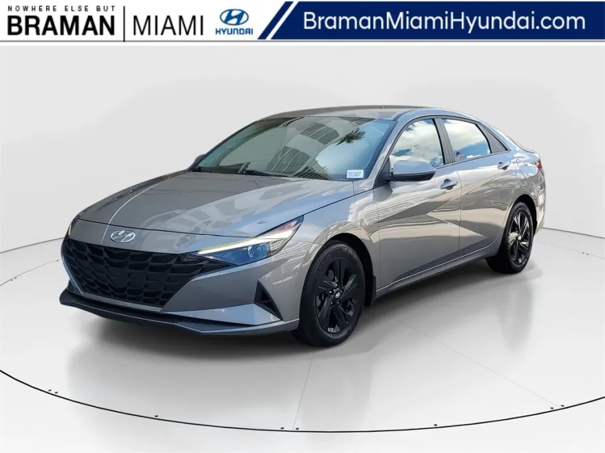 2023 Hyundai Elantra SEL photo 1