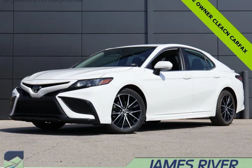 2024 Toyota Camry SE photo 1