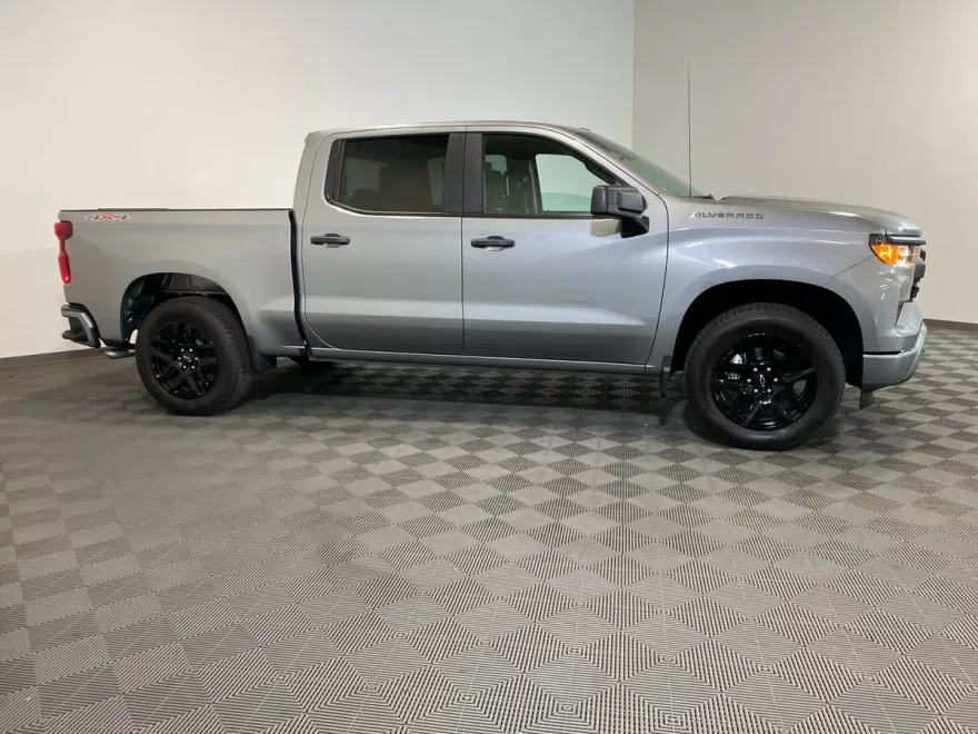 2026 Chevrolet Silverado 1500 Custom photo 1