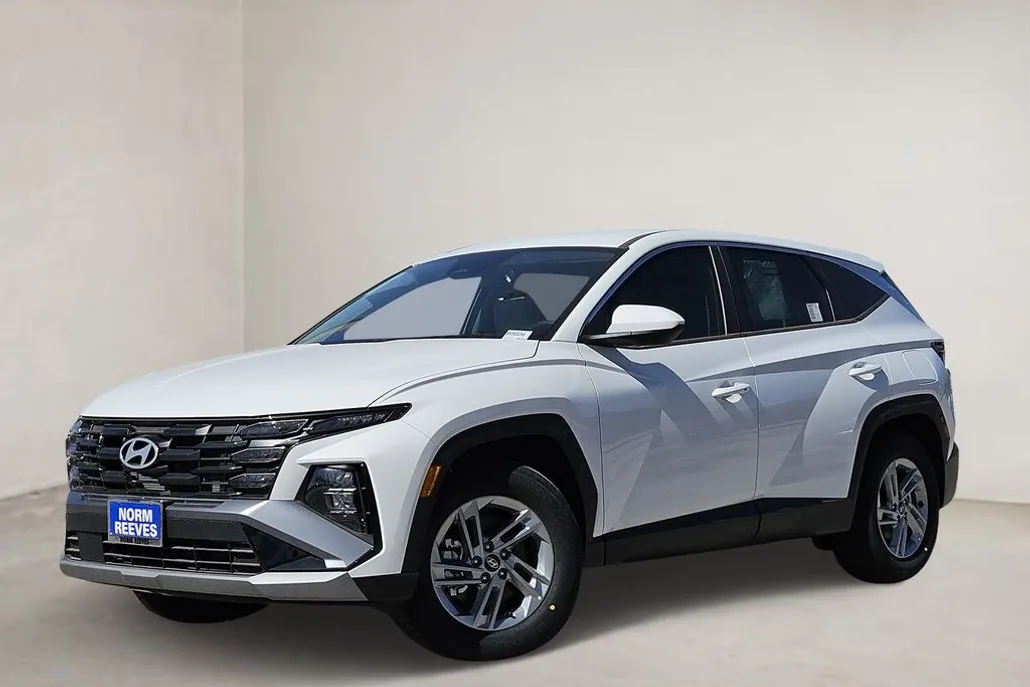 2025 Hyundai Tucson SE photo 1