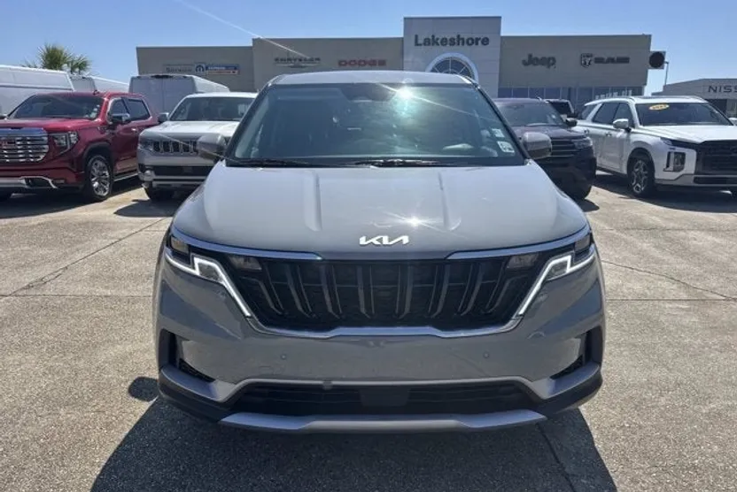 2023 Kia Carnival EX photo 1