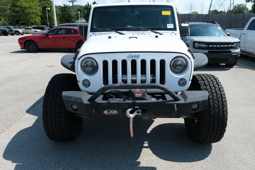 2016 Jeep Wrangler Unlimited Rubicon photo 1