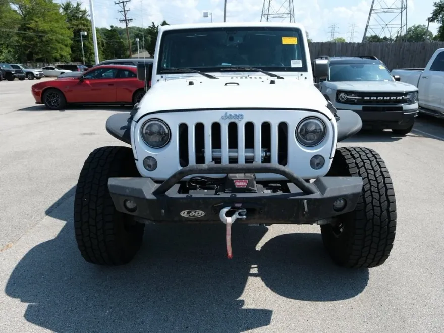 2016 Jeep Wrangler Unlimited Rubicon photo 1