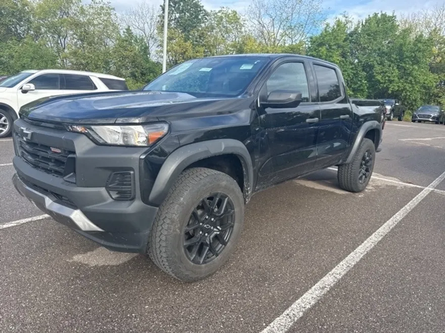 2024 Chevrolet Colorado Trail Boss photo 1