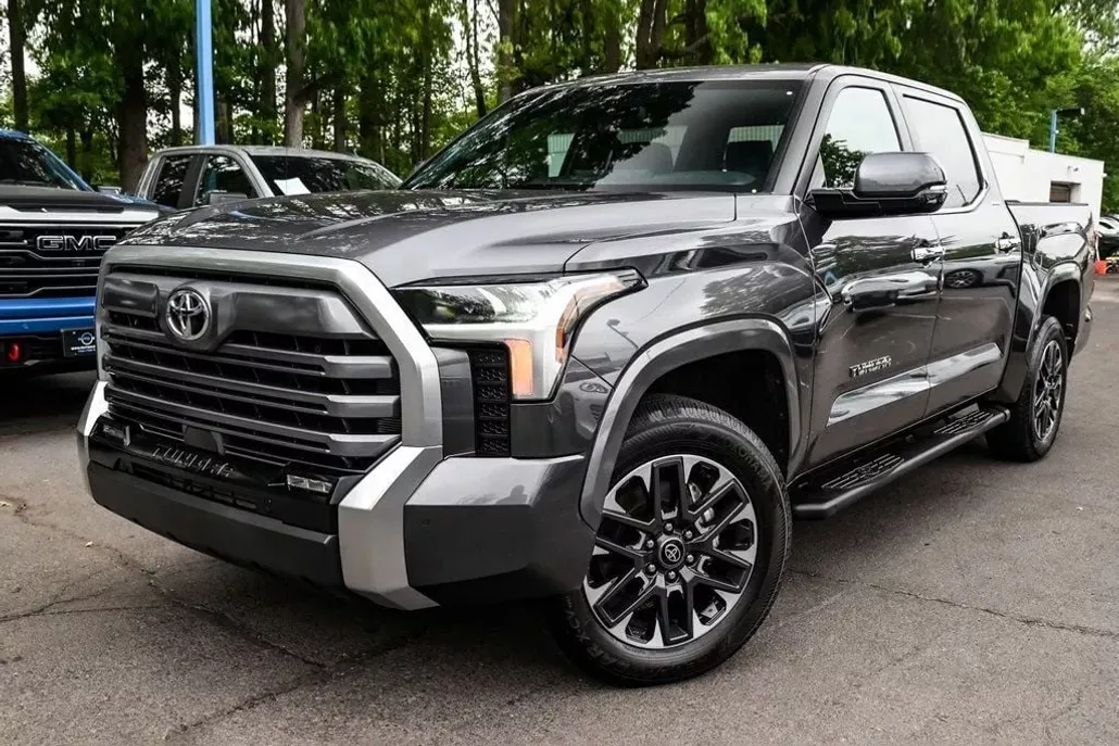 2025 Toyota Tundra Limited photo 1