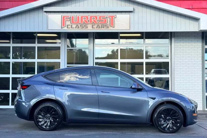 2023 Tesla Model Y Long Range photo 1