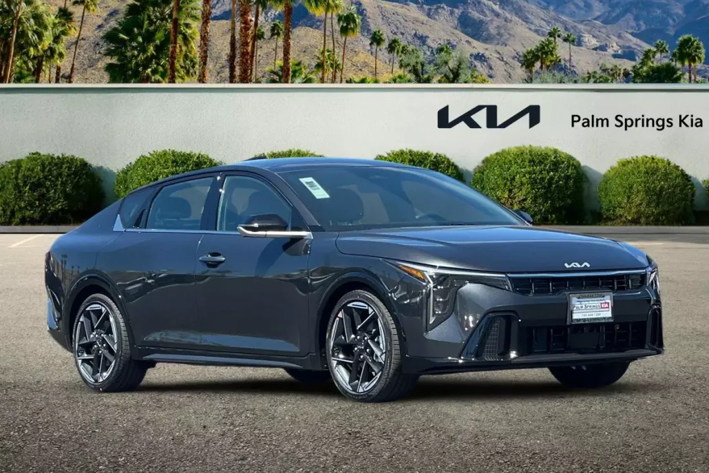 2025 Kia K4 GT-Line photo 1