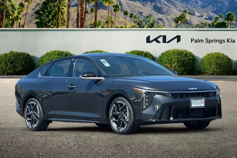 2025 Kia K4 GT-Line photo 1
