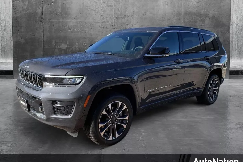 2025 Jeep Grand Cherokee Overland photo 1