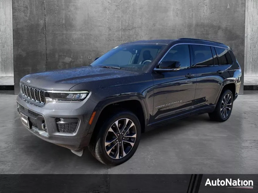 2025 Jeep Grand Cherokee Overland photo 1