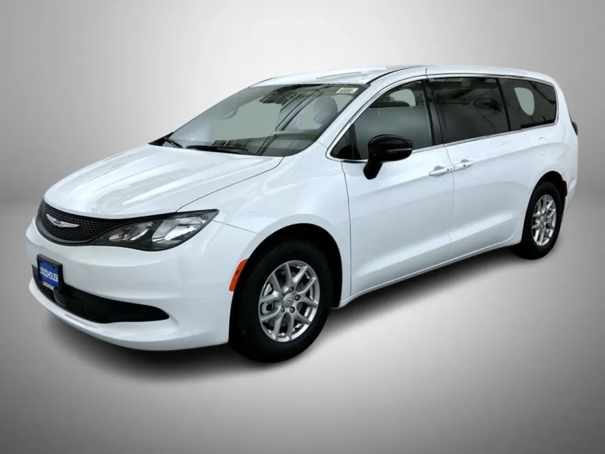 2026 Chrysler Voyager LX photo 1