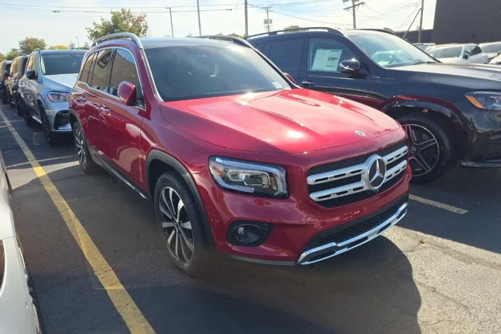 2023 Mercedes Benz GLB 250 4MATIC photo 1