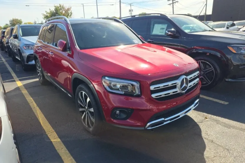 2023 Mercedes Benz GLB 250 4MATIC photo 1