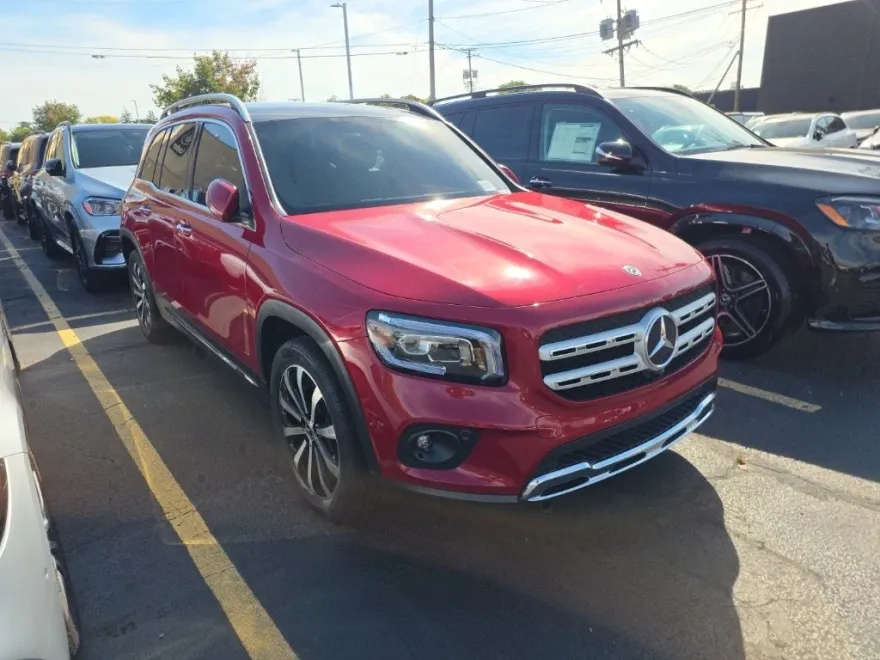 2023 Mercedes Benz GLB 250 4MATIC photo 1