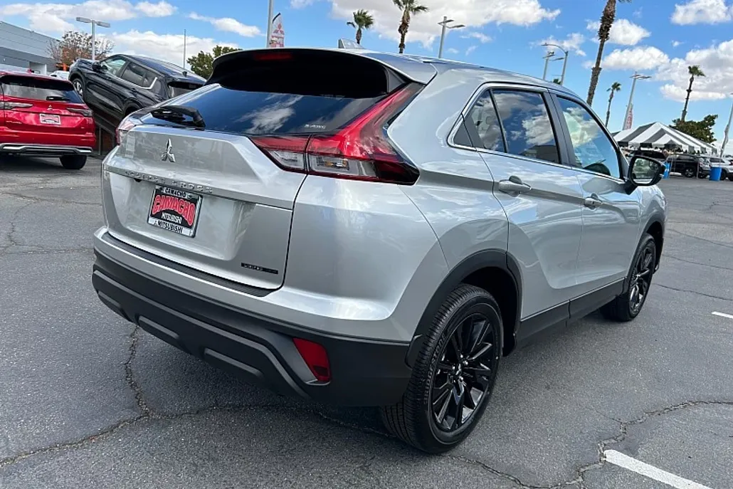 2026 Mitsubishi Eclipse Cross LE photo 1