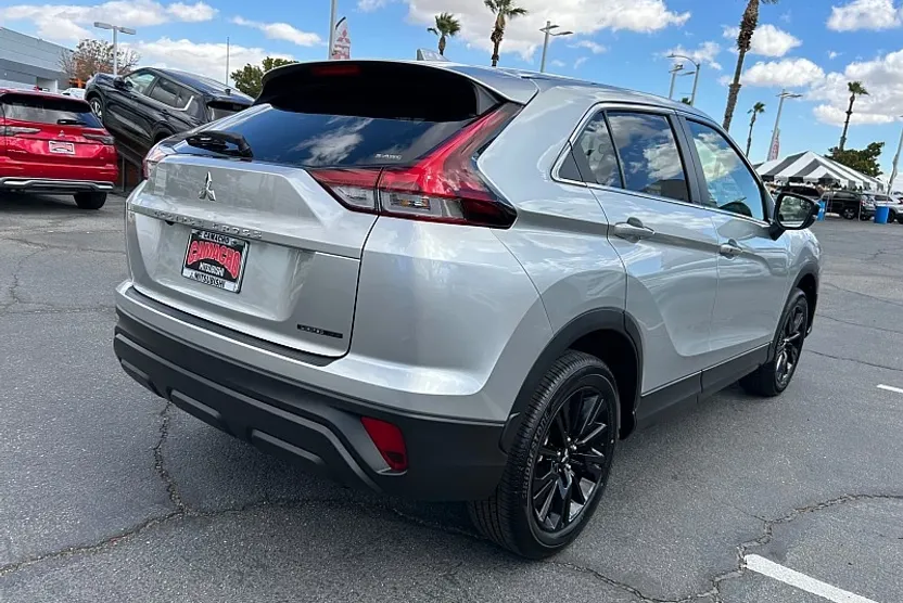 2026 Mitsubishi Eclipse Cross LE photo 1
