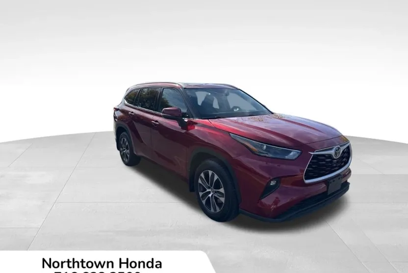 2022 Toyota Highlander XLE photo 1