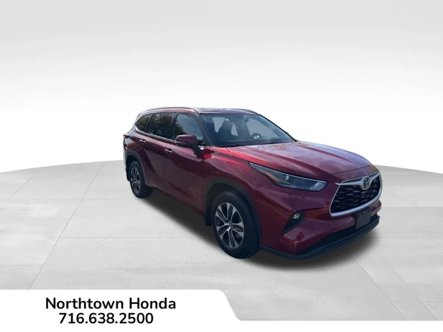 2022 Toyota Highlander XLE photo 1