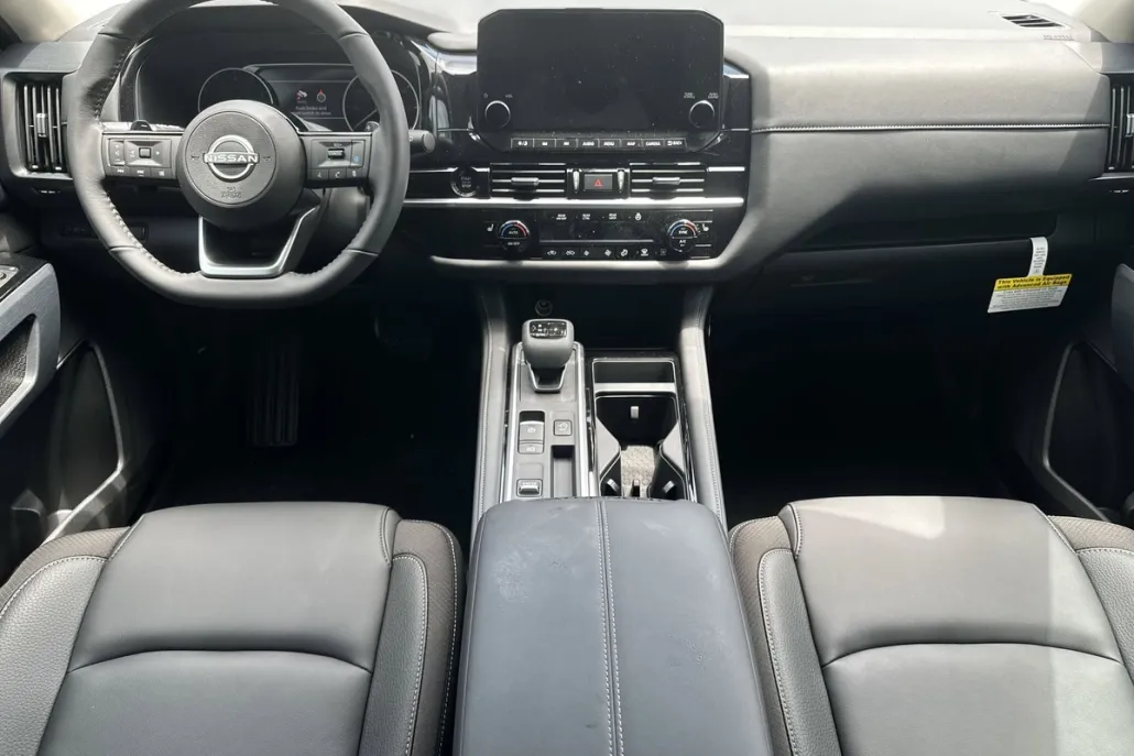 2025 Nissan Pathfinder SL photo 1