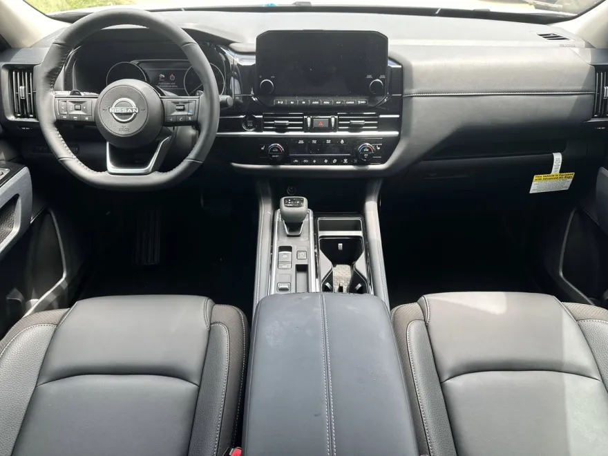 2025 Nissan Pathfinder SL photo 1