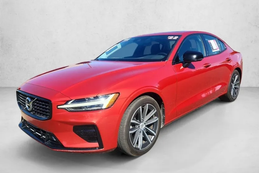 2022 Volvo S60 Momentum photo 1