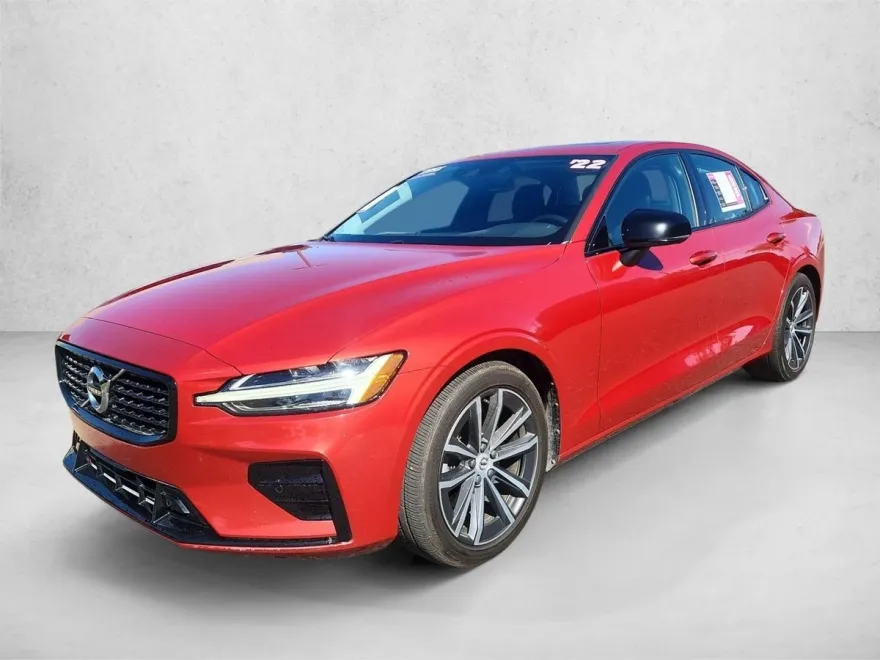 2022 Volvo S60 Momentum photo 1