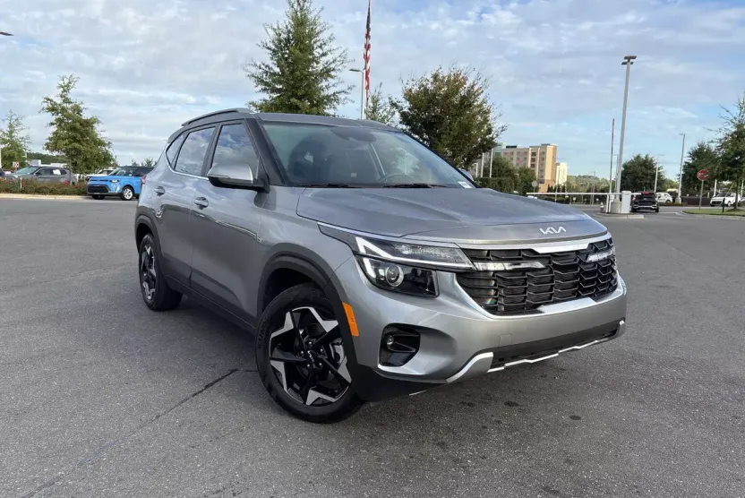 2025 Kia Seltos EX photo 1