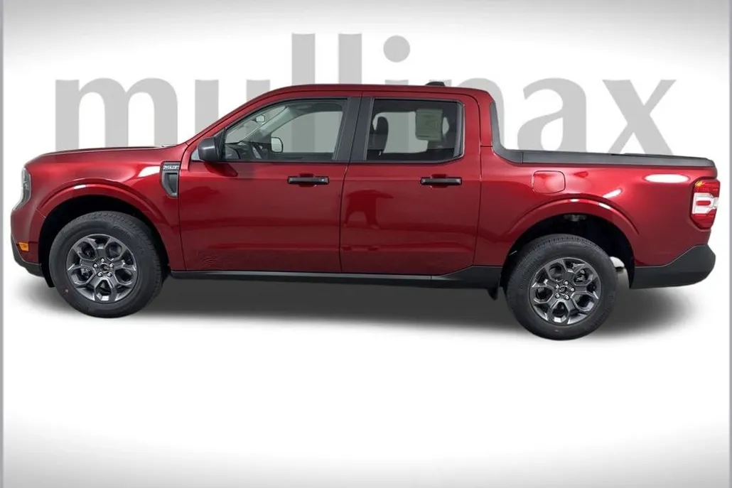 2025 Ford Maverick XLT photo 1