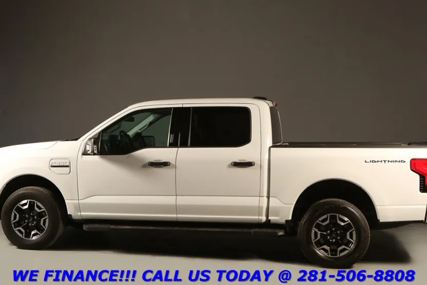 2023 Ford F-150 Lightning XLT photo 1