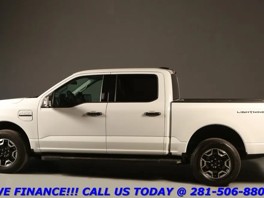 2023 Ford F-150 Lightning XLT photo 1