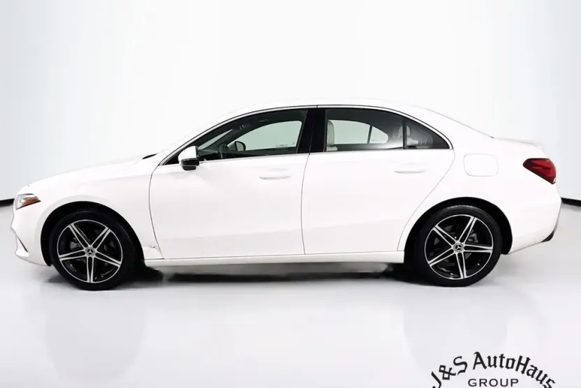 2019 Mercedes Benz A 220 photo 1