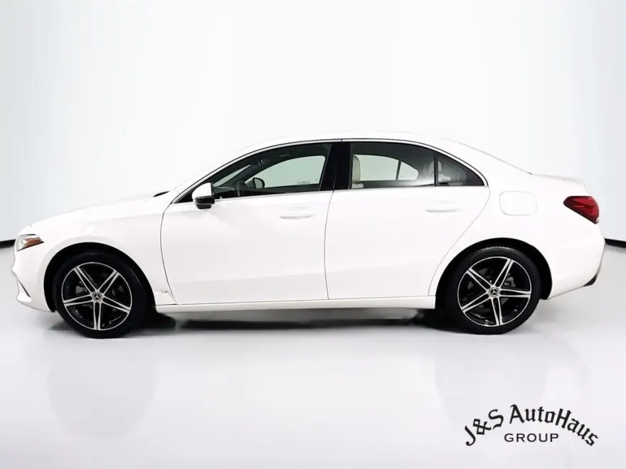 2019 Mercedes Benz A 220 photo 1