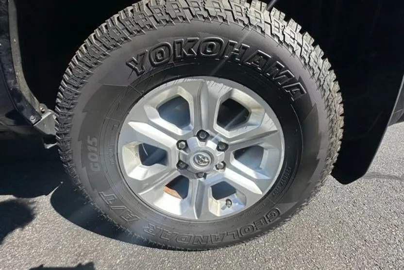2015 Toyota 4Runner SR5 4WD photo 1