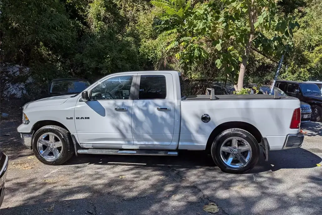 2010 Ram 1500 SLT photo 1