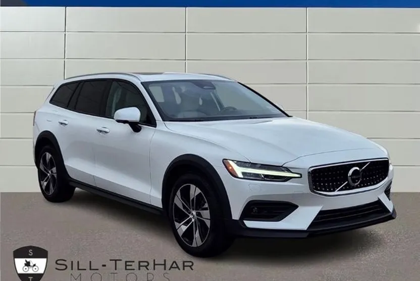 2024 Volvo V60 Cross Country B5 Plus photo 1