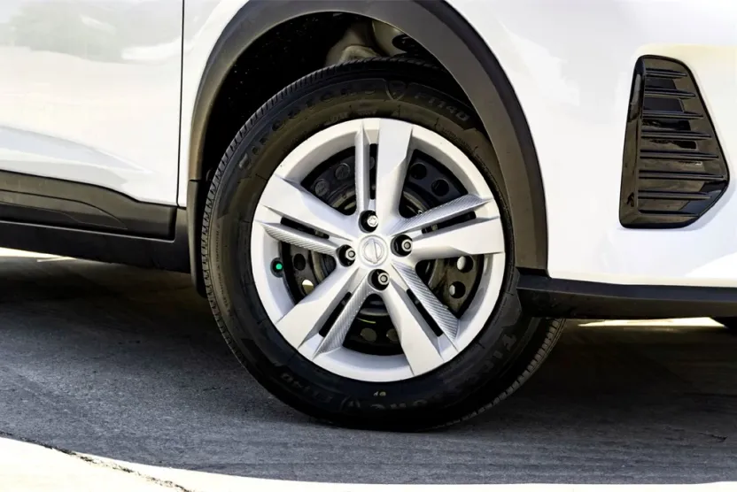 2025 Nissan Kicks Play S photo 1