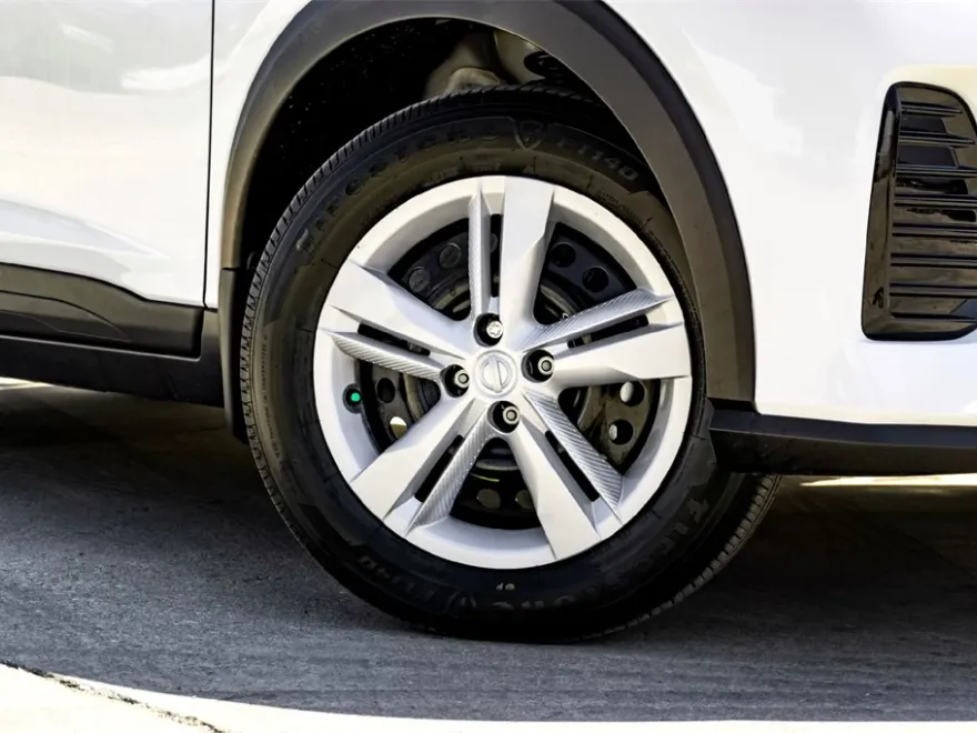 2025 Nissan Kicks Play S photo 1