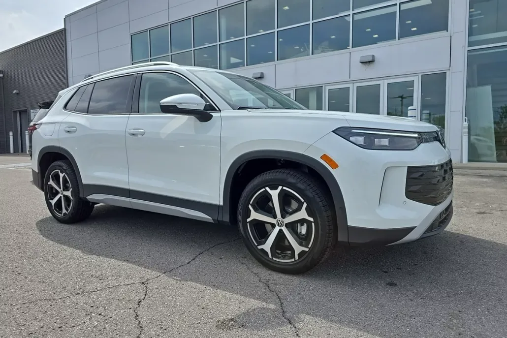 2025 Volkswagen Tiguan SE photo 1
