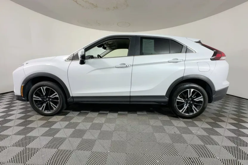 2024 Mitsubishi Eclipse Cross SE photo 1
